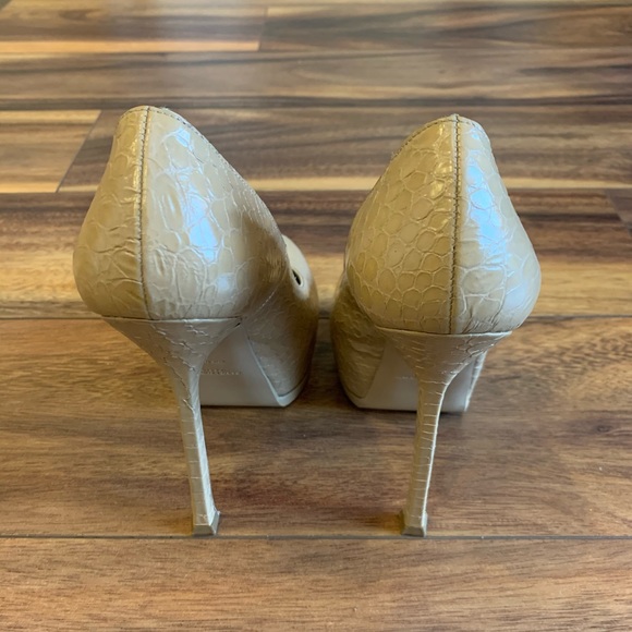 Yves Saint Laurent Nude Python Leather Pumps - Picture 6 of 8